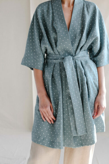 Linen kimono style robe in polka dots | Bathrobes | Sustainable clothing | ManInTheStudio