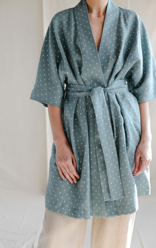 Linen kimono style robe in polka dots | Bathrobes | Sustainable clothing | ManInTheStudio