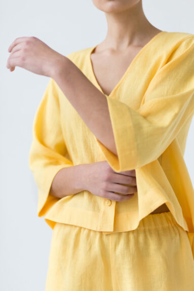 Oversized linen blouse with button closure | Tops | Sustainable clothing | ManInTheStudio