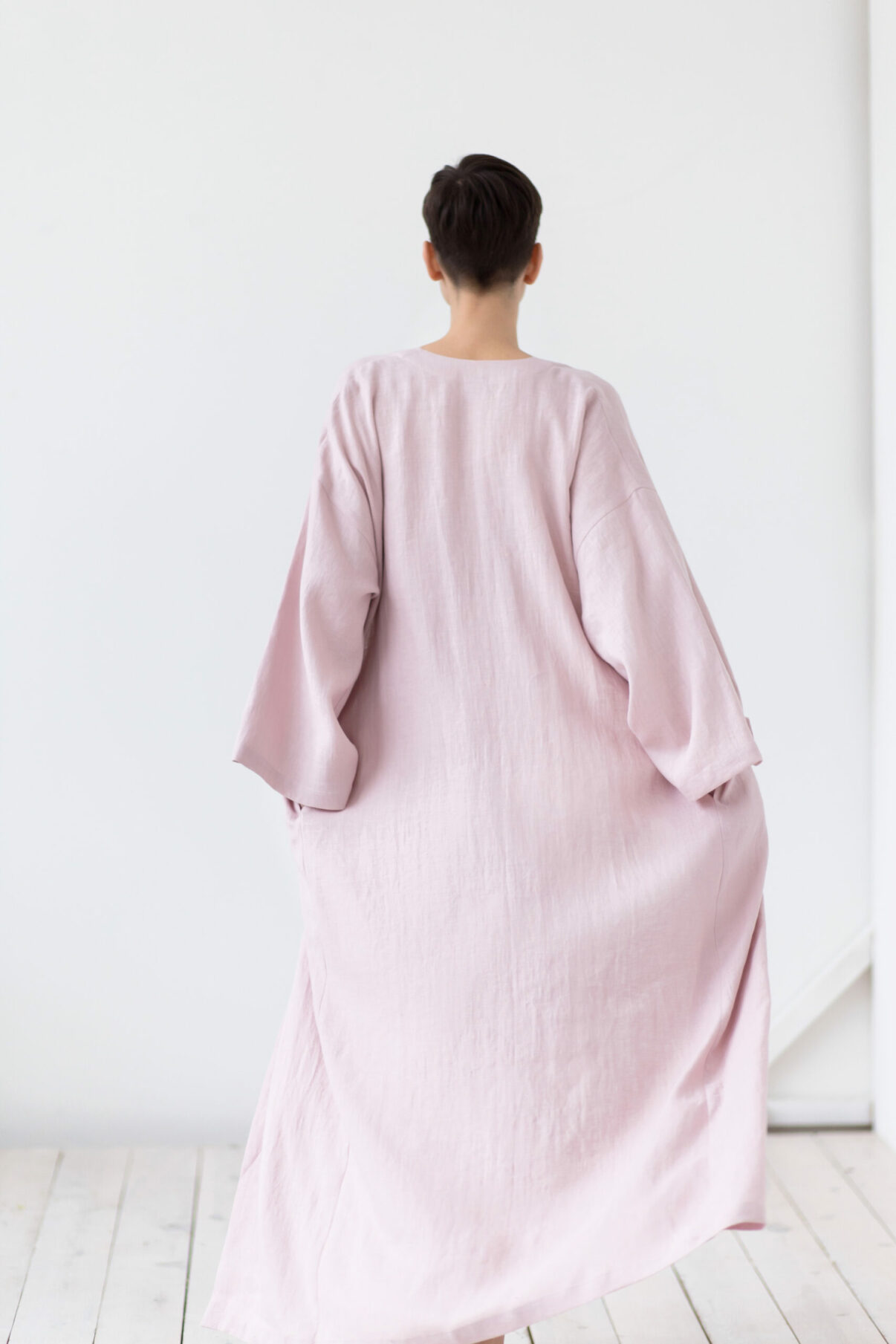 Natural linen bathrobe with pockets - ManInTheStudio
