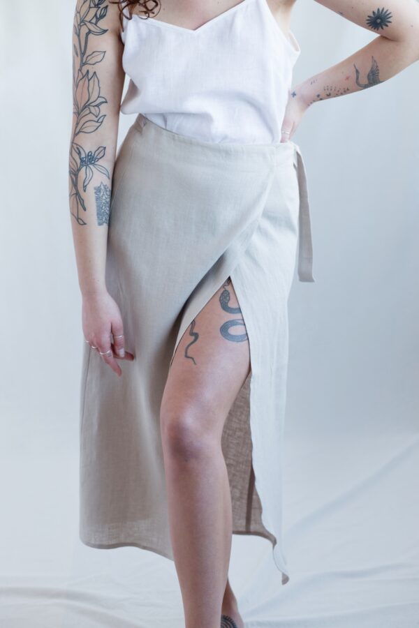 Linen wrap midi skirt | Skirt | Sustainable clothing | ManInTheStudio