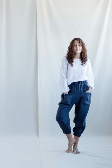 Loose linen pull-on pants | Trousers | Sustainable clothing | ManInTheStudio