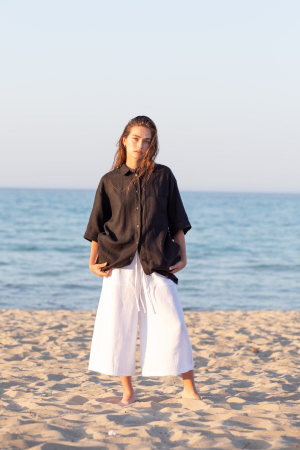 White linen wide leg culottes with patch pockets | Trousers | Sustainable clothing | ManInTheStudio
